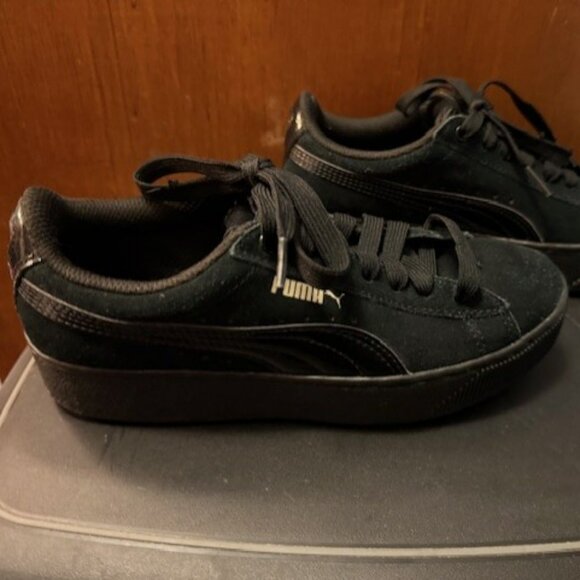 PUMA – Retro Black Vikki Platform Sneaker - Picture 10 of 16